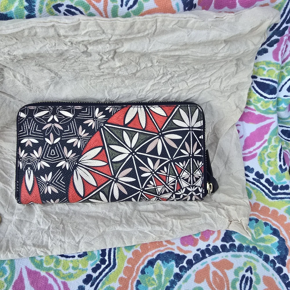 Tory Burch Navy, Red, White & Green Floral Zip Wallet - Picture 3 of 9